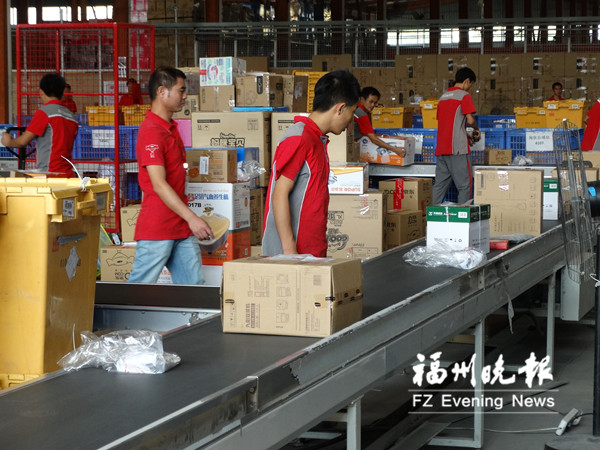 “雙11”將至　福州快遞企業(yè)和餐飲業(yè)爭“搶人”