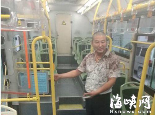 長樂一乘客突發(fā)疾病口吐白沫　公交司機(jī)緊急送醫(yī)