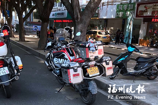 4名廈門(mén)摩托車(chē)騎手組團(tuán)游福州 闖禁行被依法處罰