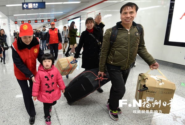 福州在地鐵、汽車站等開展志愿服務(wù)活動　情暖回家路