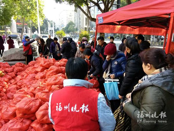 閩清雪柑滯銷：市民獻(xiàn)愛(ài)心 半天買走萬(wàn)余斤雪柑
