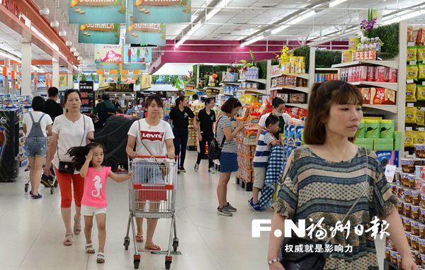 夜晚涼快出門購(gòu)物　高溫天氣催“熱”榕城夜經(jīng)濟(jì)