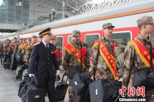 全國鐵路系統(tǒng)開展軍人出行依法優(yōu)先工作，自今年8月1日起全面展開。圖為資料圖