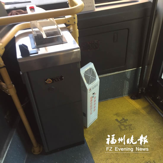福州51路公交現(xiàn)“車危儀”　“聞氣”可識別危險