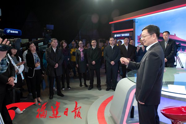 省領導看望參加十九大報道的一線采編人員