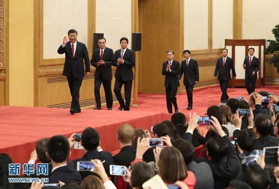新一屆常委亮相：引領新時代的“夢之隊”