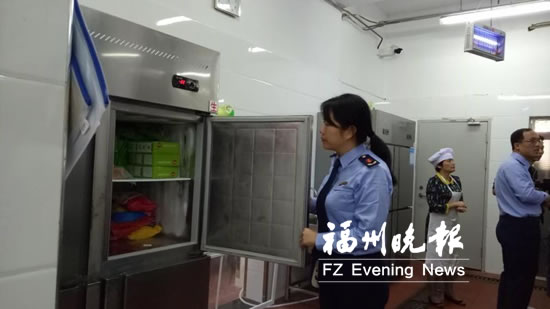 秋季傳染病易發(fā)　食安辦進(jìn)校督查保障師生食品安全