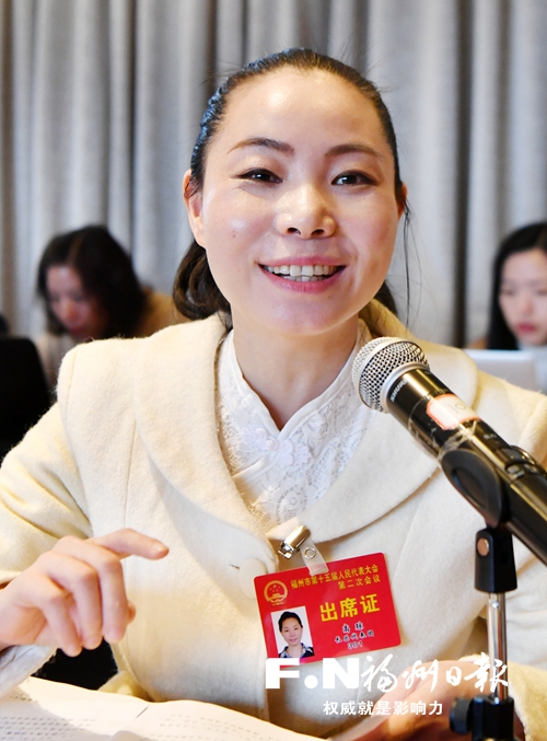 長(zhǎng)樂團(tuán)代表高瓊：加大對(duì)民間閩劇團(tuán)的扶持力度