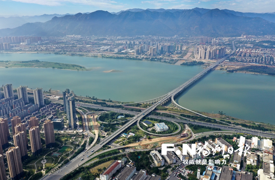 橘園洲大橋東橋頭治堵加速推進 兩匝道春節(jié)前通車