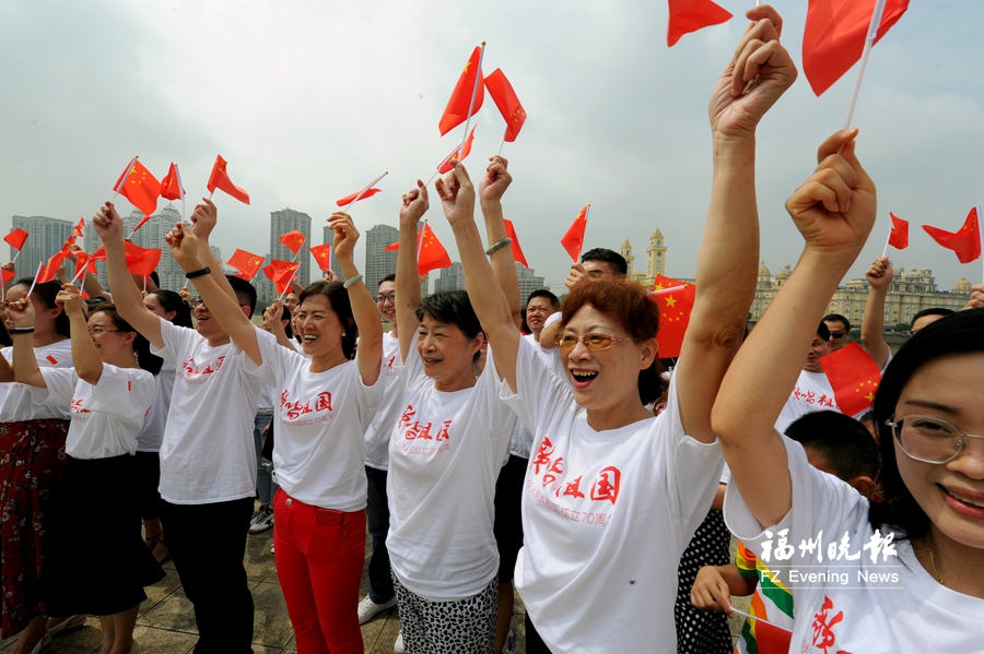 臺江300多人上演創(chuàng)意快閃 獻(xiàn)禮新中國70周年華誕
