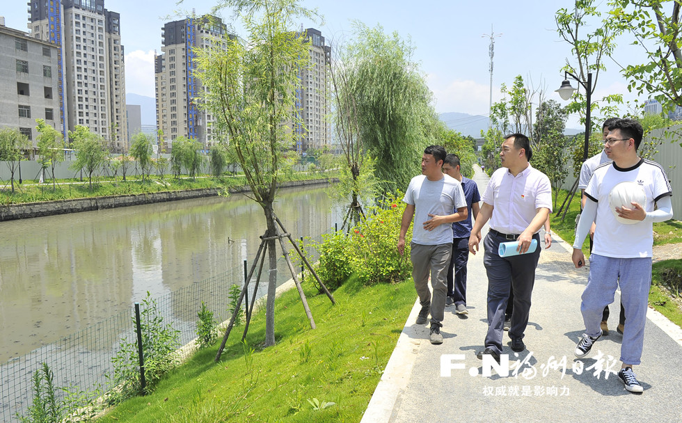 福州市建設局有支百人“護河團” 脫產(chǎn)駐點守護水清河暢