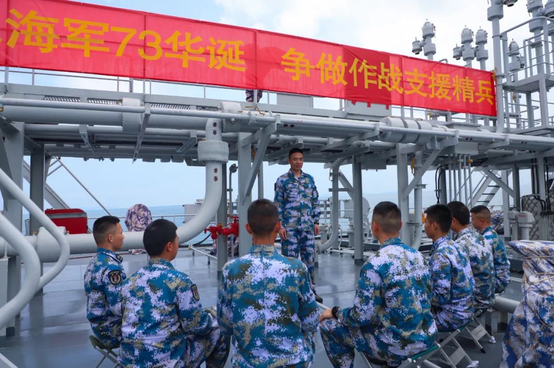 人民海軍，生日快樂！