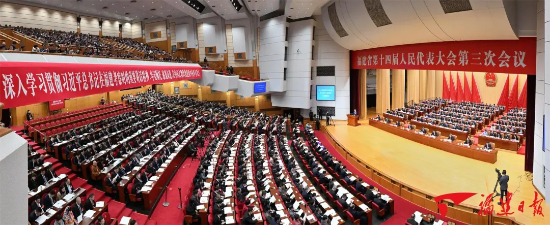 省十四屆人大三次會(huì)議開(kāi)幕 周祖翼主持 趙龍作政府工作報(bào)告