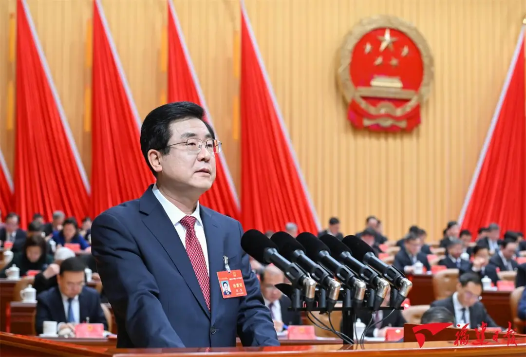 省十四屆人大三次會(huì)議開(kāi)幕 周祖翼主持 趙龍作政府工作報(bào)告