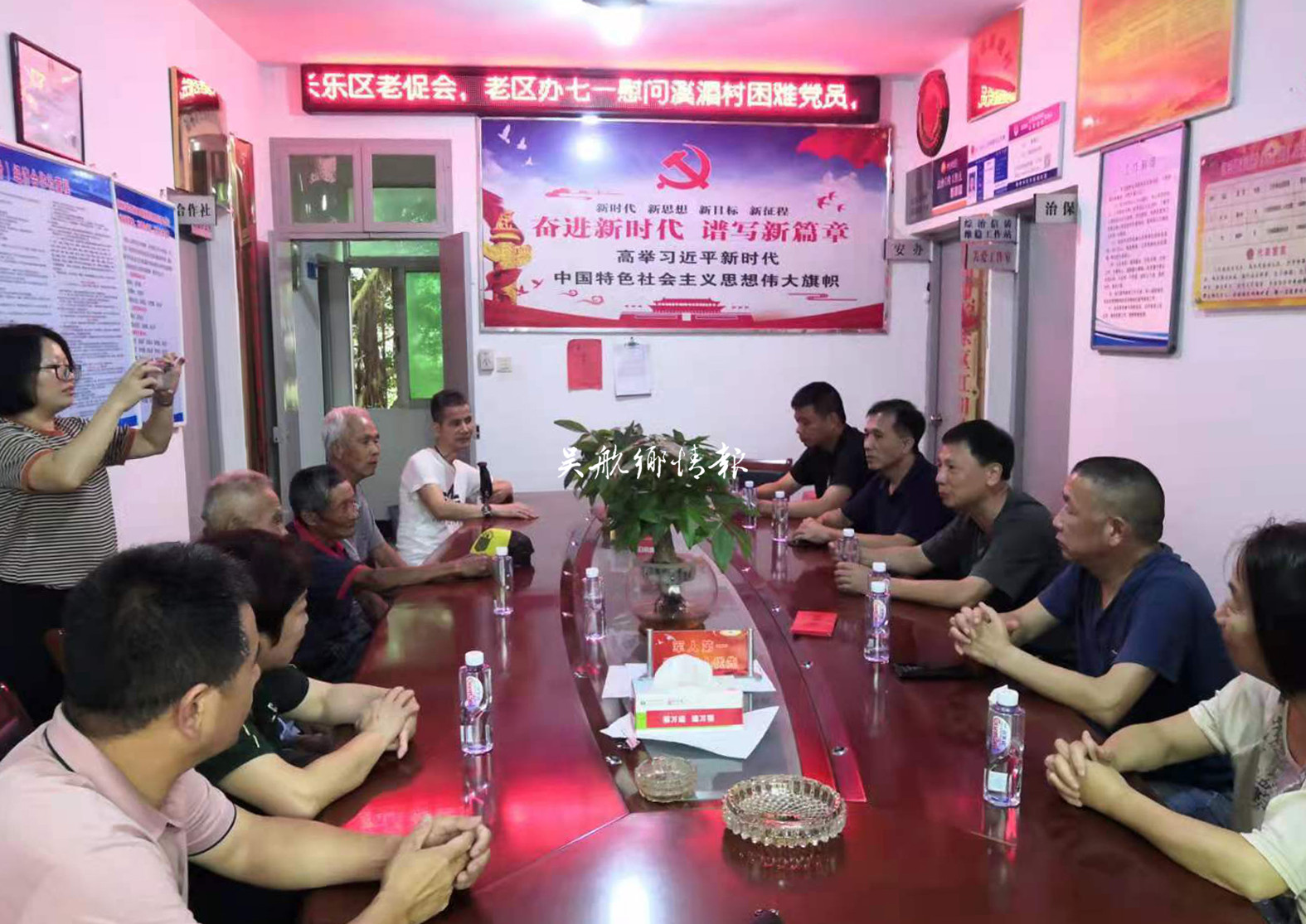 區(qū)老促會(huì)、老區(qū)辦聯(lián)合到江田鎮(zhèn)溪湄村慰問5位困難黨員