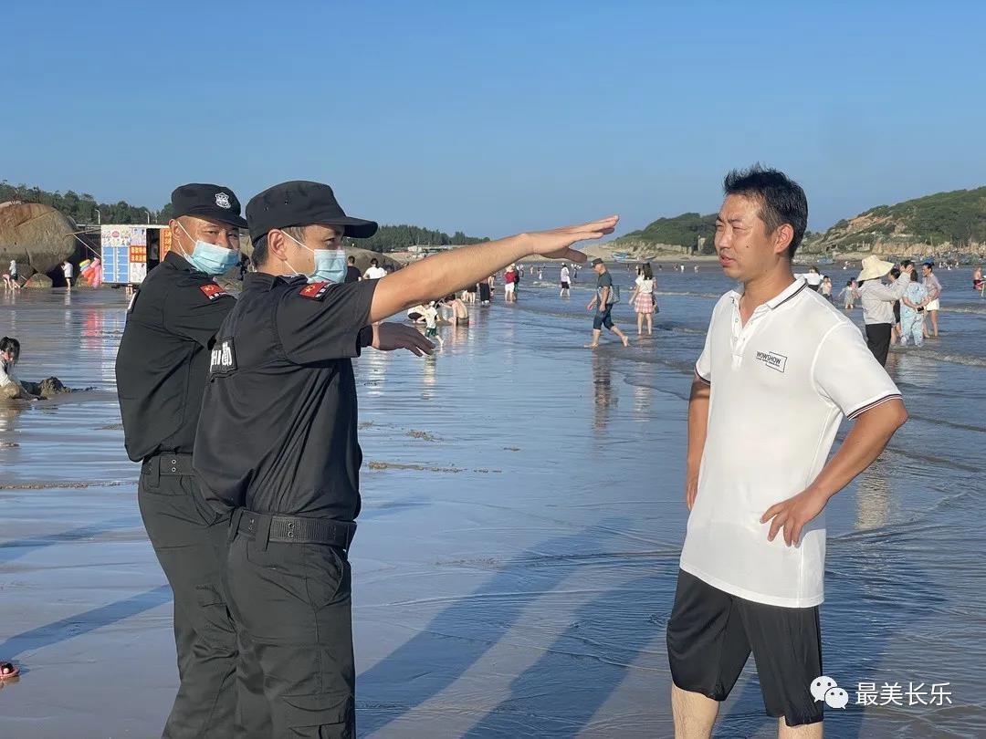 漳港街道搭建海岸“防護(hù)網(wǎng)” 22名安全員守護(hù)12公里海灘