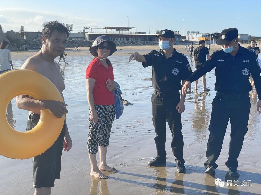 漳港街道搭建海岸“防護(hù)網(wǎng)” 22名安全員守護(hù)12公里海灘