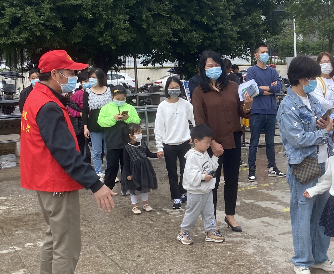 贊！這個街道“疫”線的“銀發(fā)”身影！