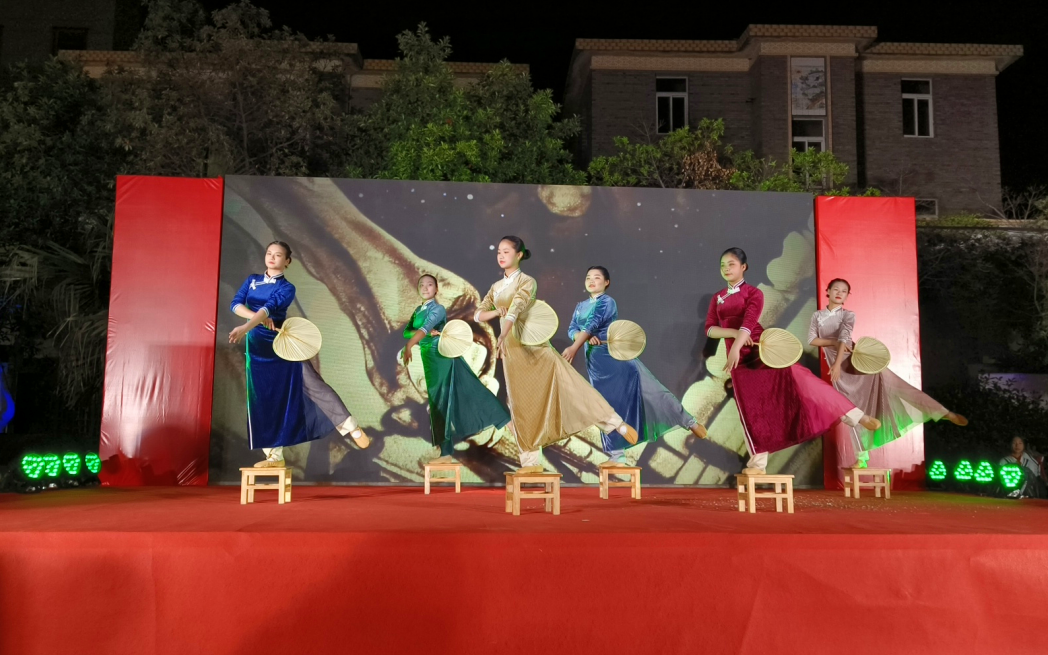 鄉(xiāng)村舞臺(tái)“燃”起來！“村晚”精彩看不停~