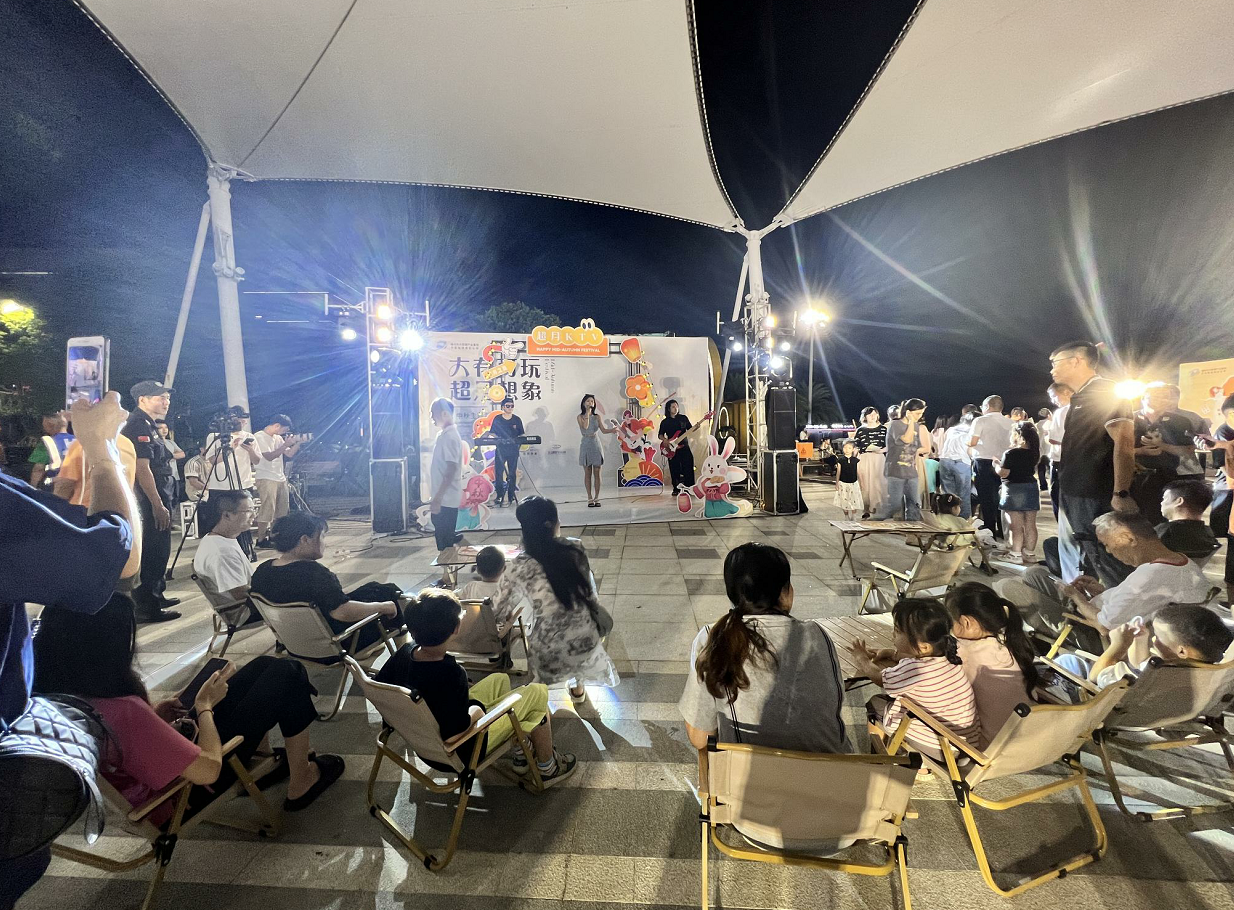 【網(wǎng)絡(luò)中國節(jié)·中秋】穿漢服、逛市集、玩游戲……解鎖長樂中秋游園新姿勢(shì)→