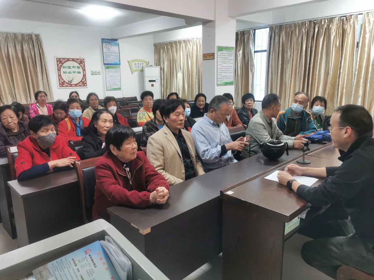 小區(qū)無物業(yè)！幸福指數(shù)還很高！這個社區(qū)是怎么做到的？