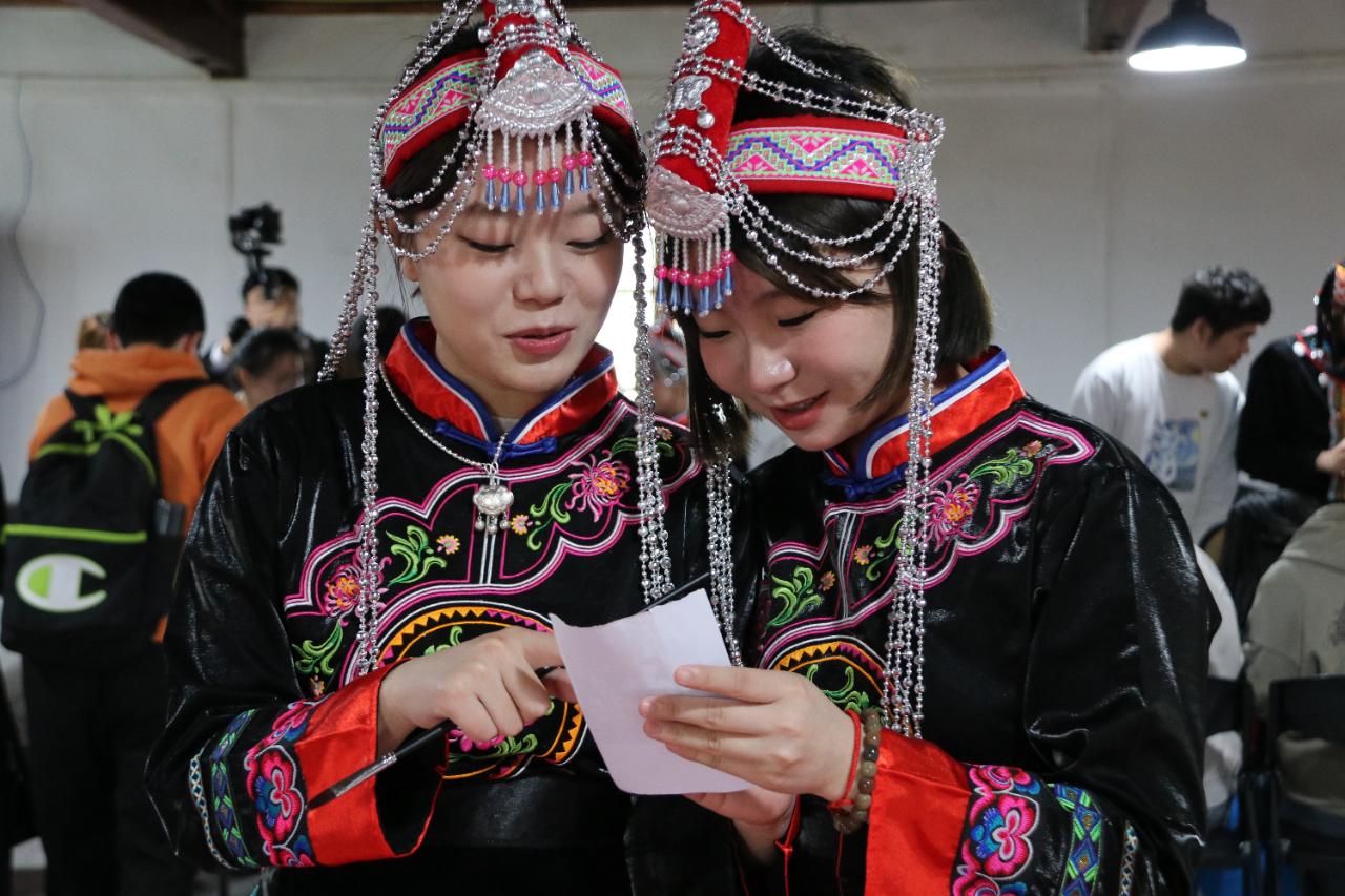剪紙、繪畫、打鼓板……這個藏在僑鄉(xiāng)的神秘村落好熱鬧！