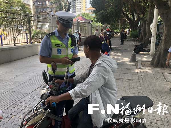 臺(tái)江交警3小時(shí)查處 55起非機(jī)動(dòng)車交通違法行為