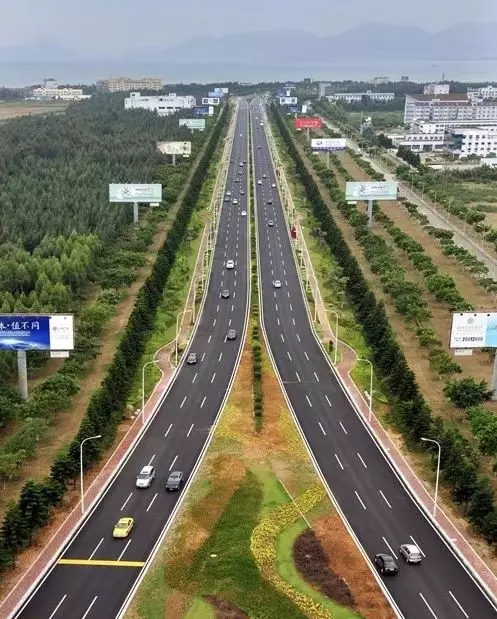 又美了！福州機(jī)場(chǎng)高速兩側(cè)景觀再升級(jí)！