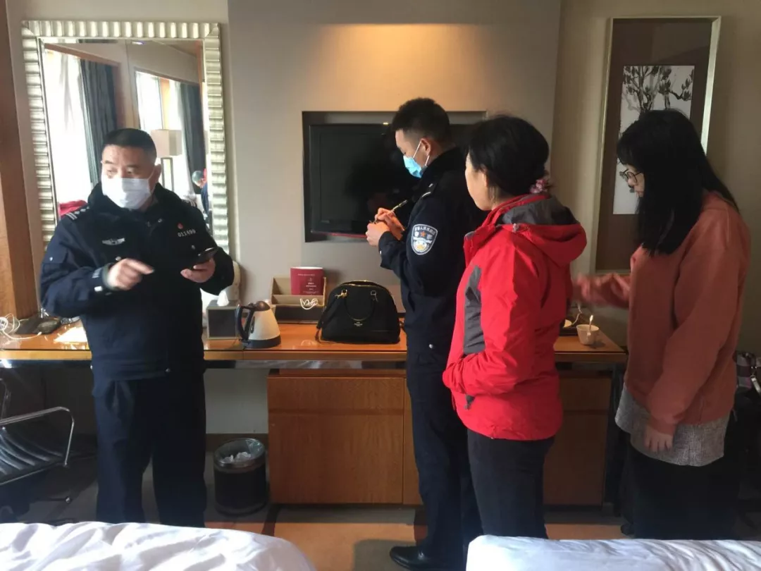 何時(shí)能有疫苗？感染人數(shù)是否已到峰值？白巖松提問(wèn)李蘭娟院士
