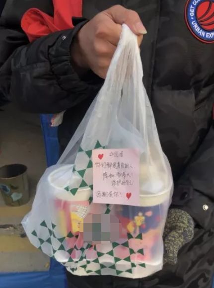 疫情下的福州，這些匆匆離去的背影，暖心！