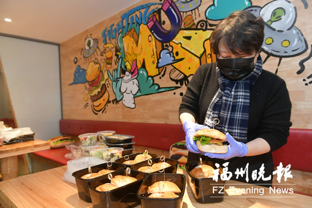 免費(fèi)送一線醫(yī)護(hù)人員上千份漢堡　這家愛(ài)心店關(guān)門自救