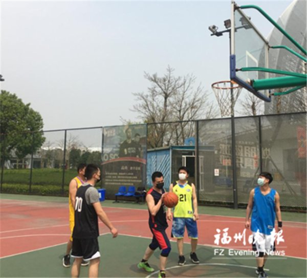 福州人出門鍛煉啦 體育健身場(chǎng)地恢復(fù)開放首日秩序良好