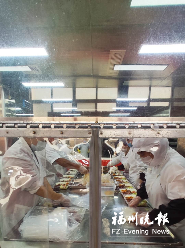 市場監(jiān)管局抽查福州單餐產(chǎn)量最大集體用餐配送企業(yè)