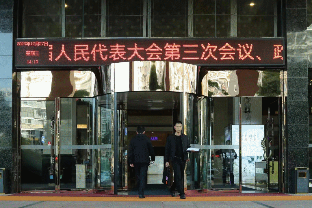 建言獻策談發(fā)展，履職盡責(zé)謀大計：人大代表今日報到