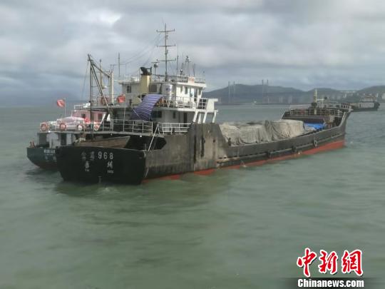 福建平潭海域一船觸礁 7名遇險(xiǎn)船員獲救