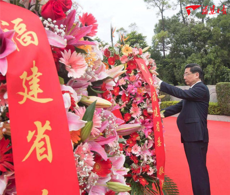 烈士紀念日向革命烈士敬獻花籃儀式在榕舉行 于偉國唐登杰徐起零崔玉英出席