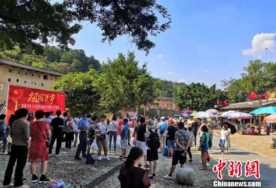 國慶假期　福建土樓旅游凸顯愛國教育元素