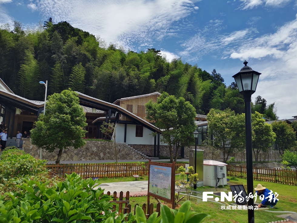 福州市城鄉(xiāng)建設(shè)局開(kāi)展農(nóng)村人居環(huán)境及鐵路沿線整治
