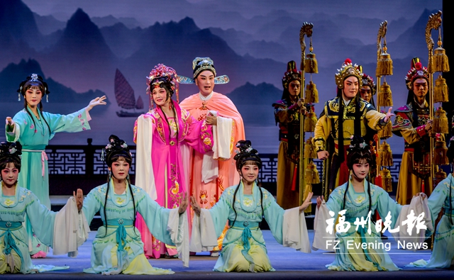 福建民間職業(yè)劇團(tuán)首次亮相戲劇節(jié) 閩劇《龍臺(tái)駙馬》上演