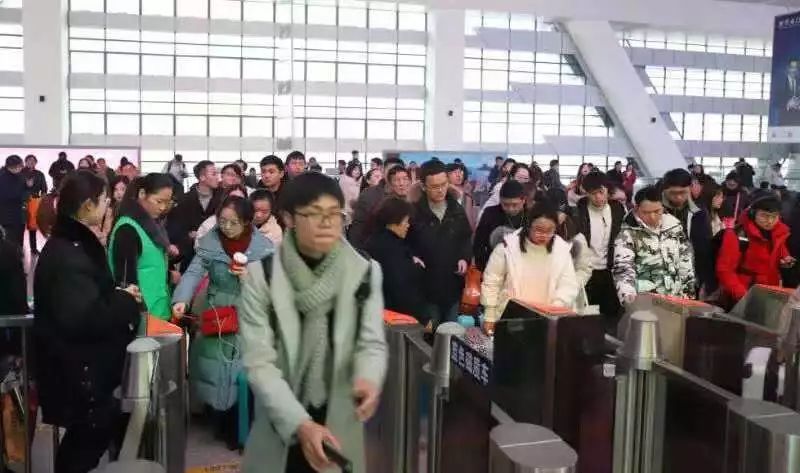今天起福建省內(nèi)高鐵站推行電子客票！刷證即可乘車
