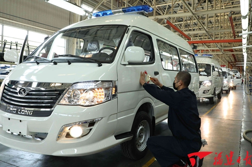 金龍客車趕工100臺(tái)負(fù)壓救護(hù)車 為疫情防控提供緊急支援