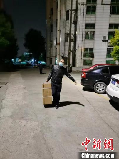 他，倒在戰(zhàn)“疫”一線：再也沒能回家