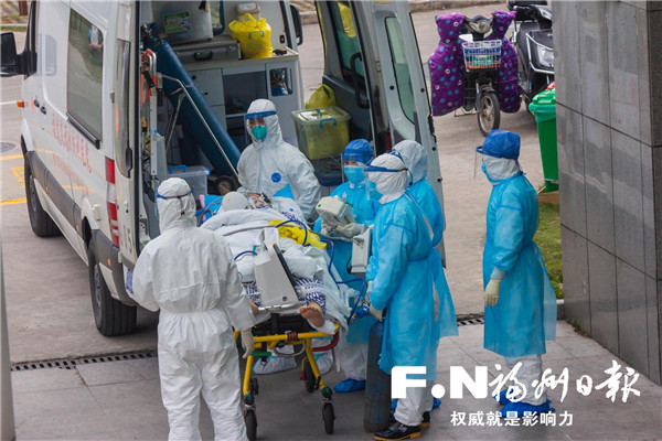 護(hù)理福建首例新冠肺炎患者度過危險期 這名男護(hù)士不簡單