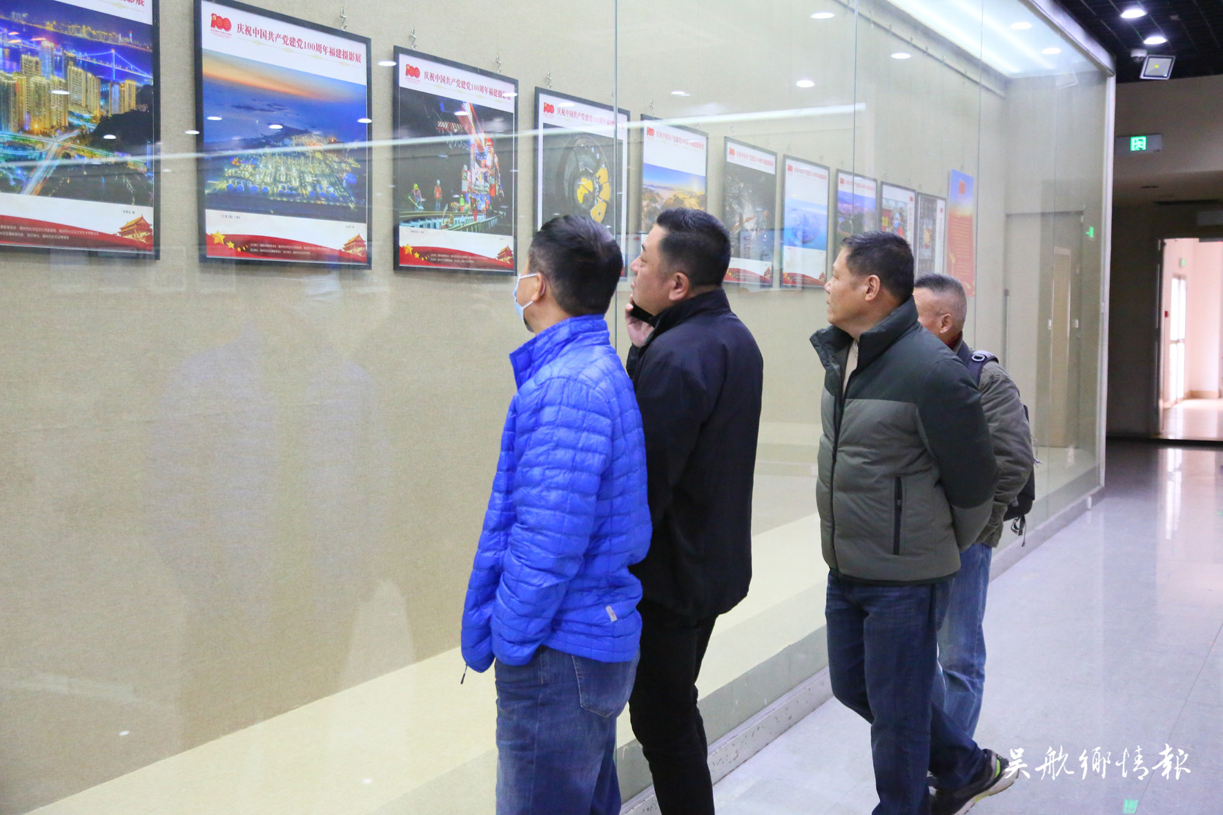 慶祝建黨百年福建攝影巡回展在區(qū)博物館開(kāi)展