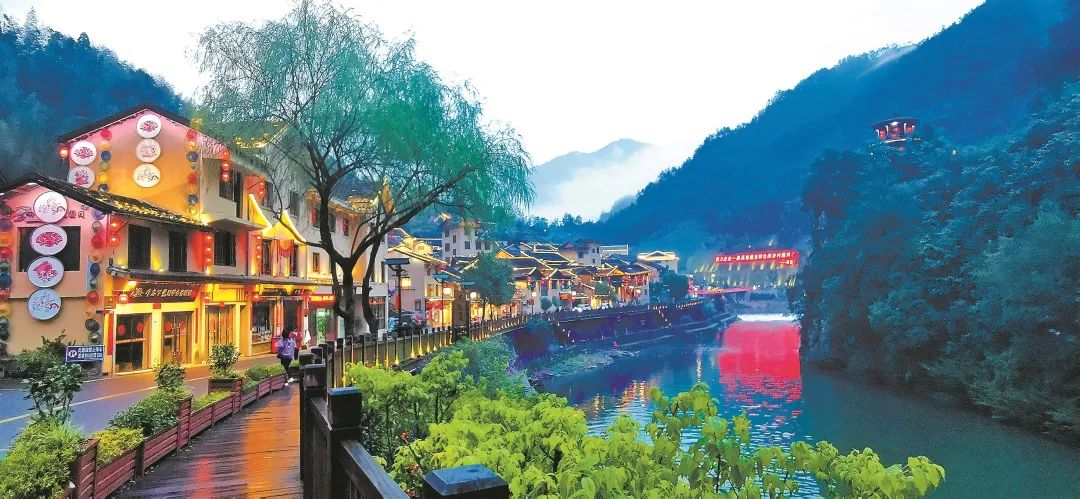 堅(jiān)韌不拔脫貧困 接續(xù)前行向振興