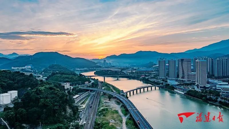 深學(xué)爭(zhēng)優(yōu) 敢為爭(zhēng)先 實(shí)干爭(zhēng)效｜專訪省政協(xié)副主席、三明市委書記黃如欣
