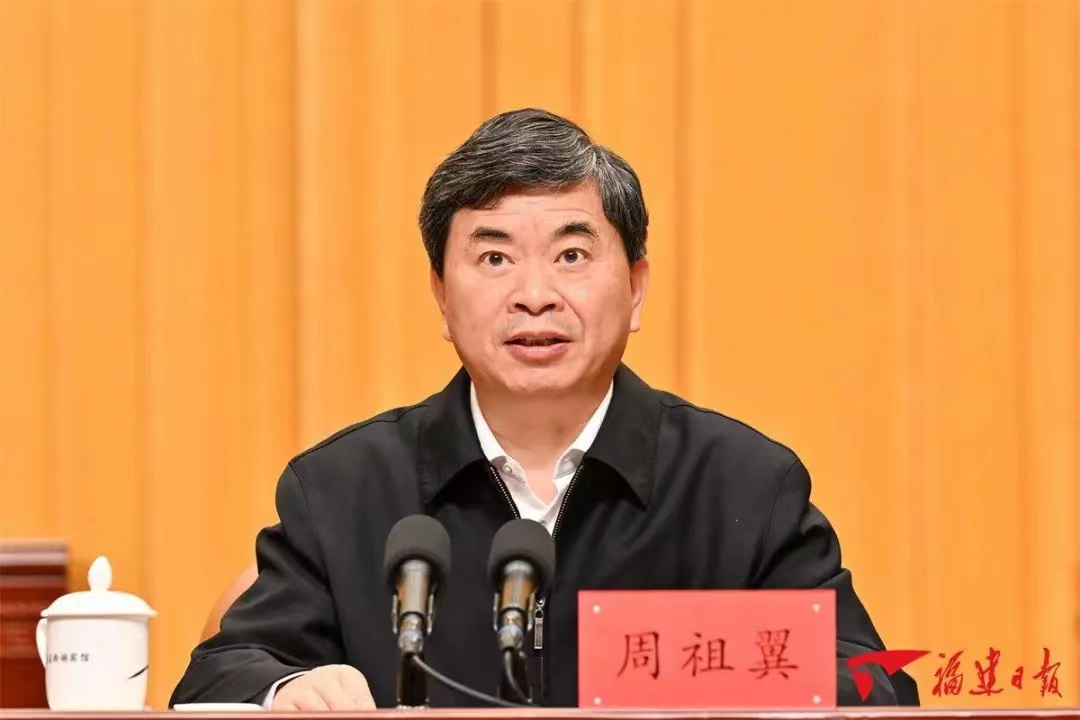 福建省紀念“松綁”放權40周年暨全省企業(yè)家大會在榕召開