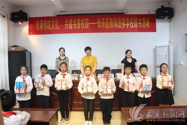 區(qū)教師進修學校與首占中心小學開展鄉(xiāng)村少年宮共建活動