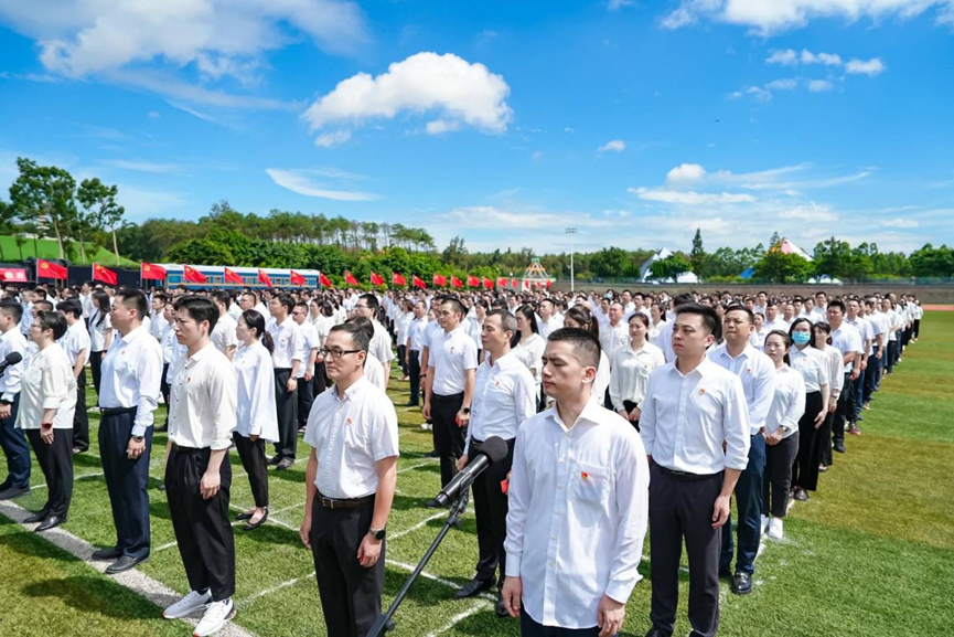 震撼！千人宣誓只為……