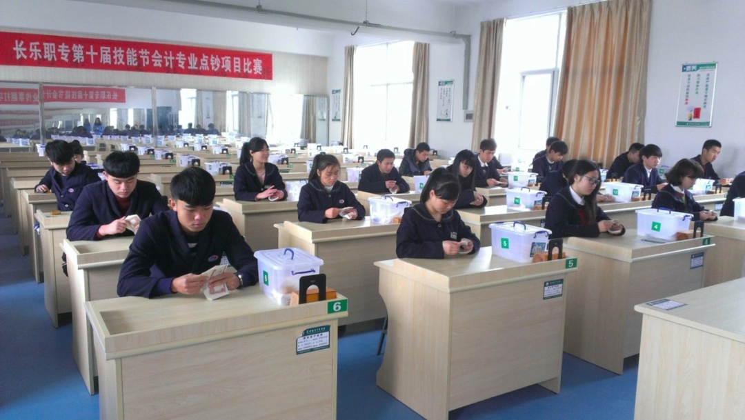 @長(zhǎng)樂(lè)教師 您又有一份“專屬禮包”請(qǐng)?jiān)俨槭? width=